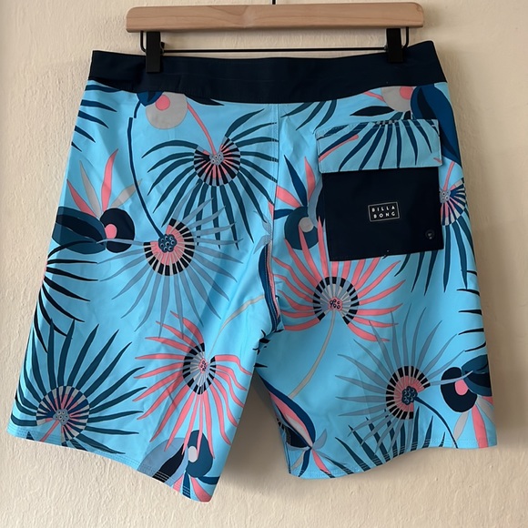NWT Billabong 32/32 Board-shorts - Picture 5 of 5